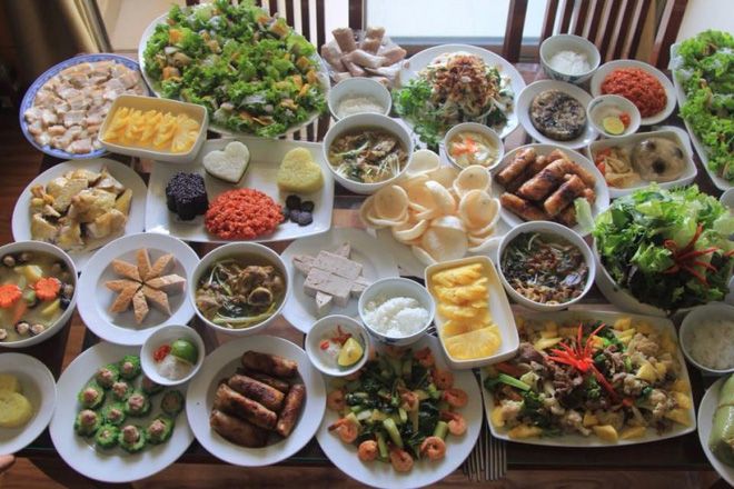 Mẹ bầu ăn gì ngày Tết khi món nào cũng ngon, món nào cũng hấp dẫn?
