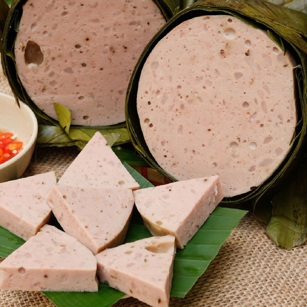Giò chả thường được thêm hàn the nên không tốt cho mẹ bầu ăn gì ngày Tết.