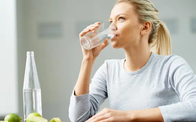 Bệnh nhân hóa trị nên uống đủ nước
