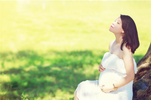 Mẹ bầu cần tránh ánh nắng gay gắt