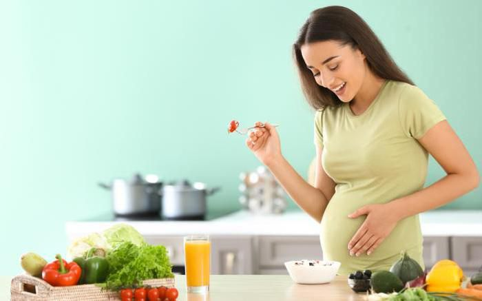 Thai phụ nên có chế độ ăn lành mạnh giàu vitamin và khoáng chất
