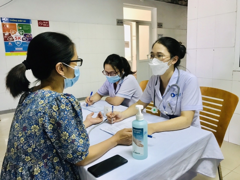 Phan ung sau tiem vaccine Covid 19 o phu nu mang thai