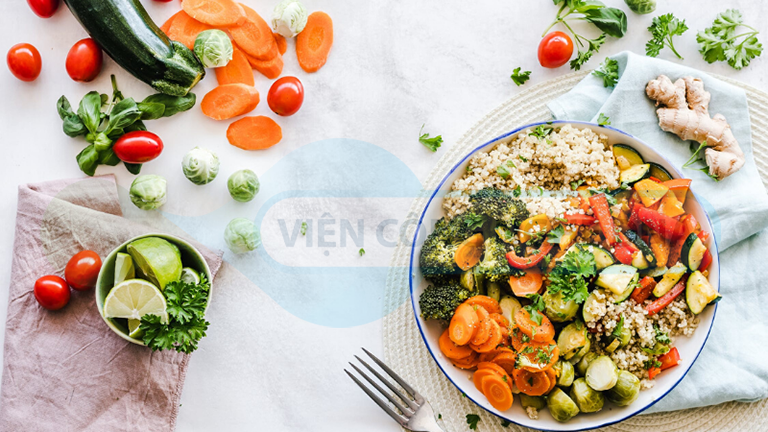 Xây dựng chế độ ăn uống, sinh hoạt khoa học để bảo vệ sức khỏe