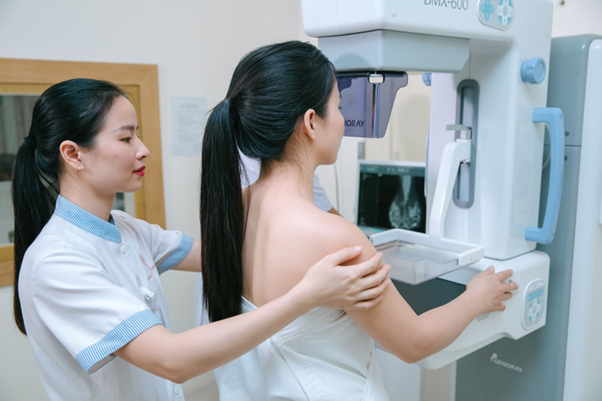 Phụ nữ trưởng thành nên thực hiện tầm soát ung thư vú định kỳ