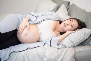 [Kiến thức] Mẹ bầu thức khuya có sao không?