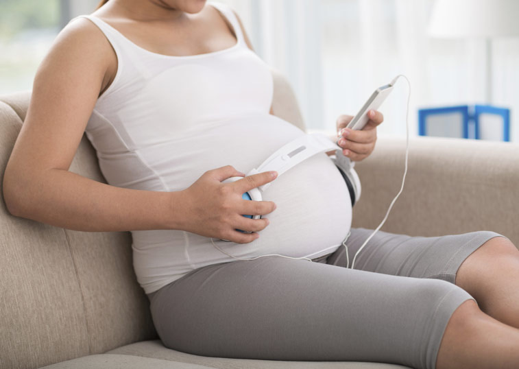Cho con nghe nhạc cũng là 1 cách giúp con thông minh từ trong bụng mẹ