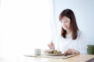Sau sinh mổ nên ăn gì, kiêng ăn gì để nhanh hồi phục và nhiều sữa?