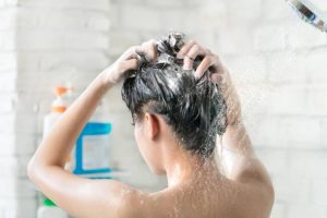 Nên hay không nên kiêng tắm sau sinh?
